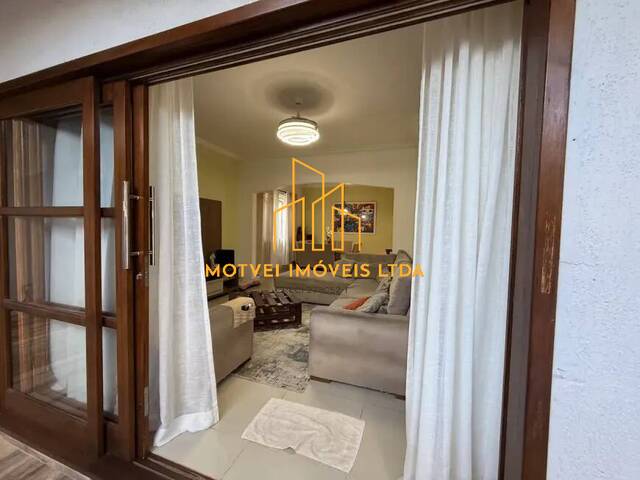 Casa para Venda em São José dos Campos - 2